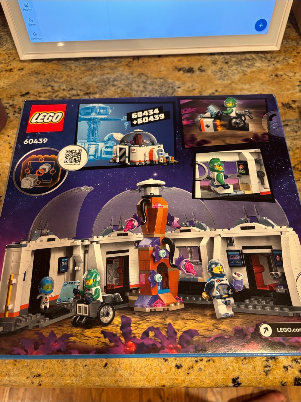 Lego City Space Science Lab - 6+ - Picture 2 of 2